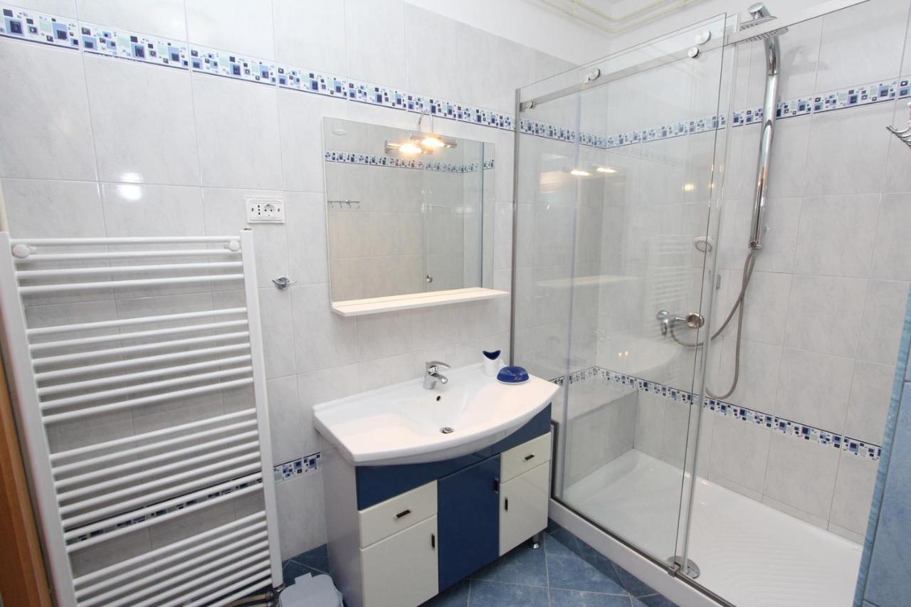 Apartments Daria Ровин Екстериор снимка