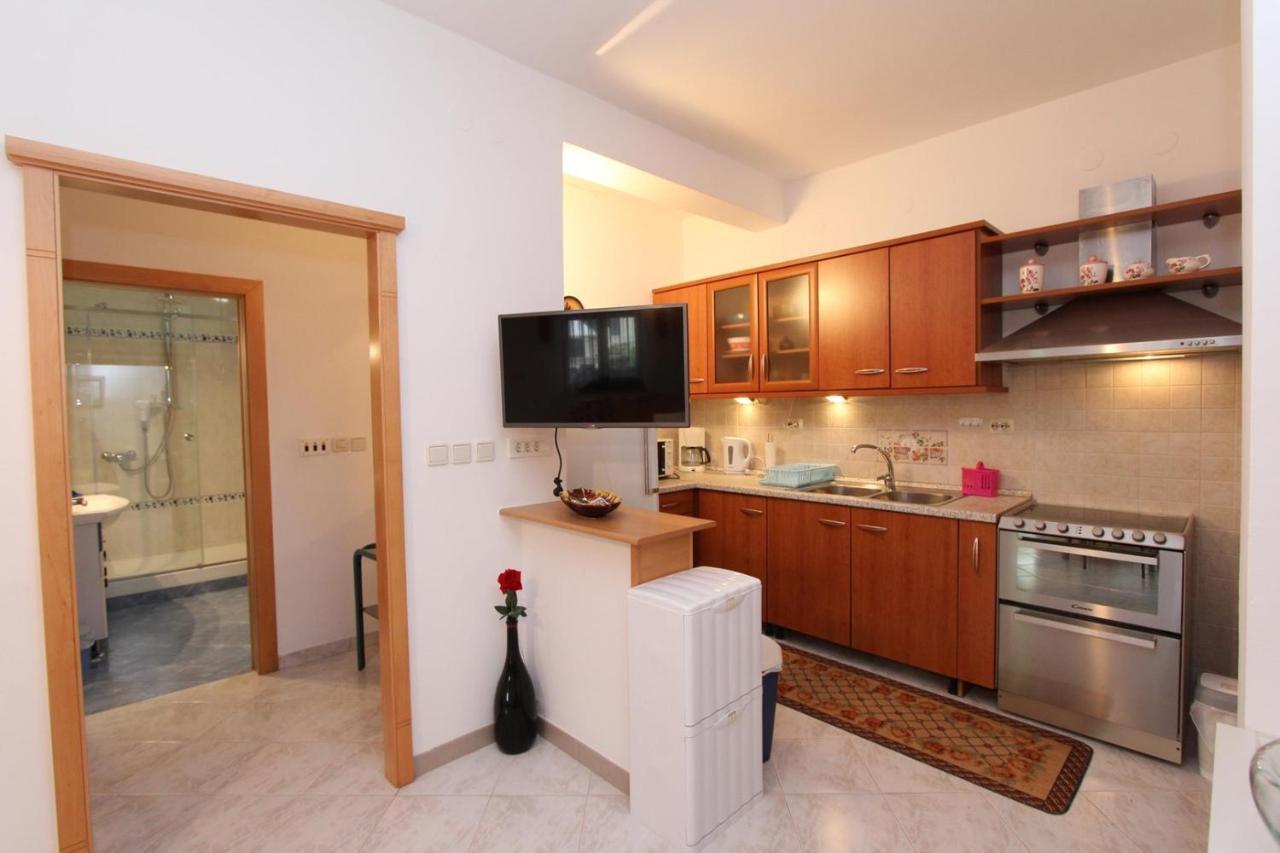 Apartments Daria Ровин Екстериор снимка