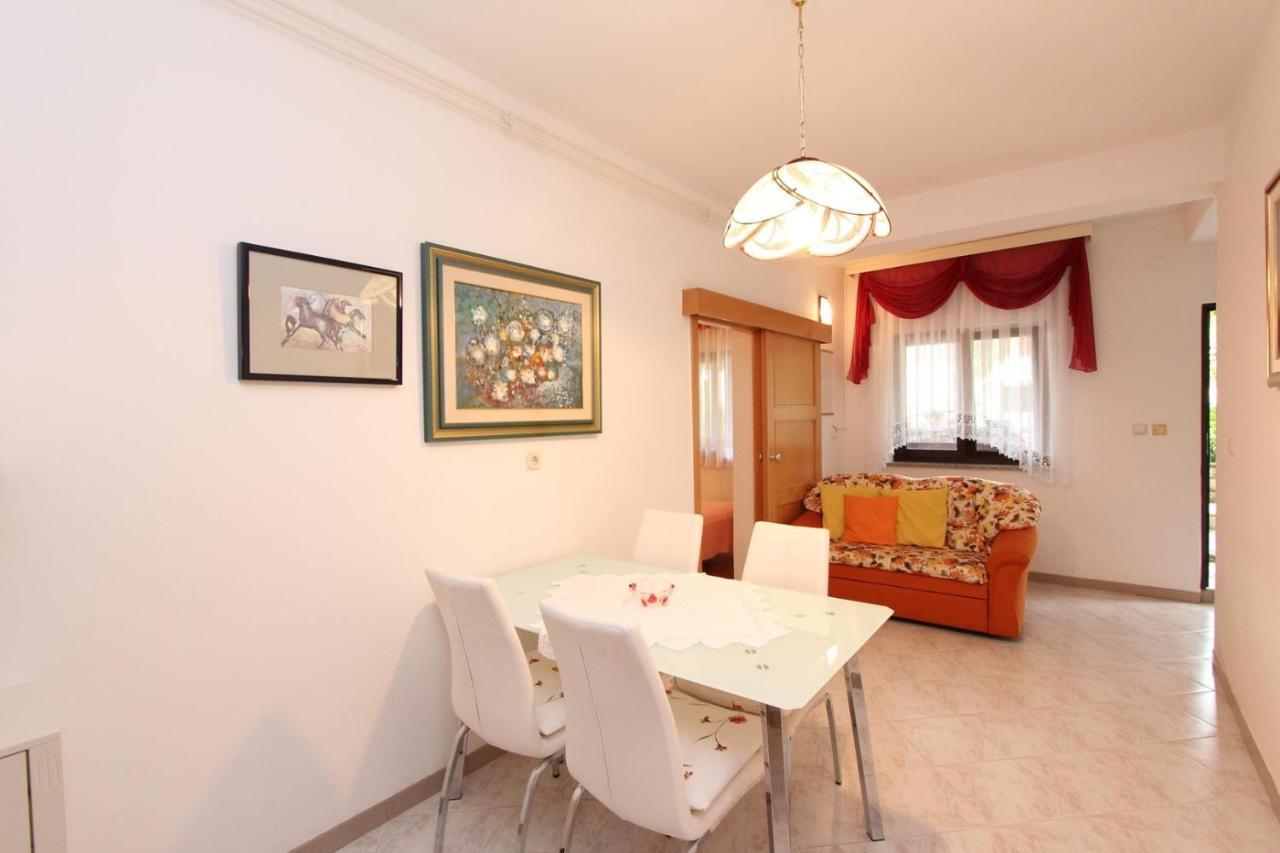 Apartments Daria Ровин Екстериор снимка
