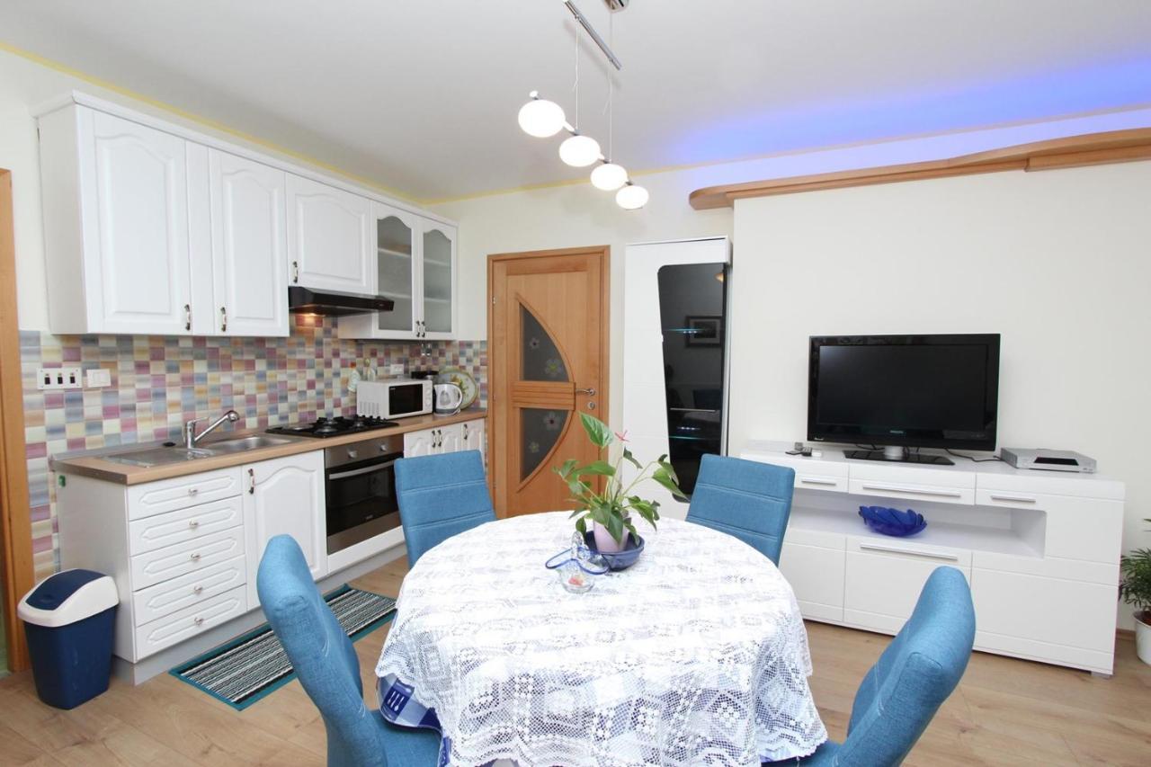 Apartments Daria Ровин Екстериор снимка